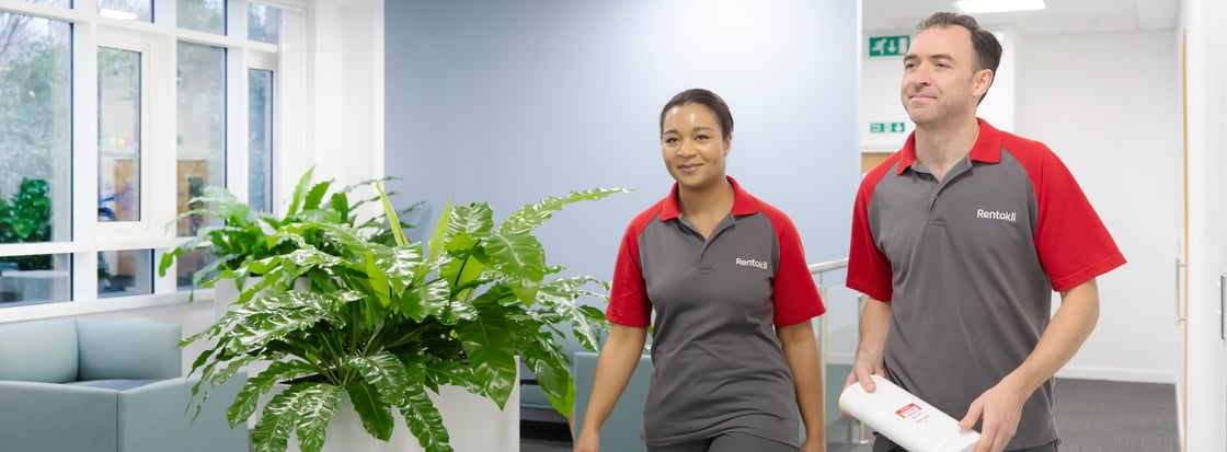 rentokil-pest-colleague no product-ch-uk-12-2024-005